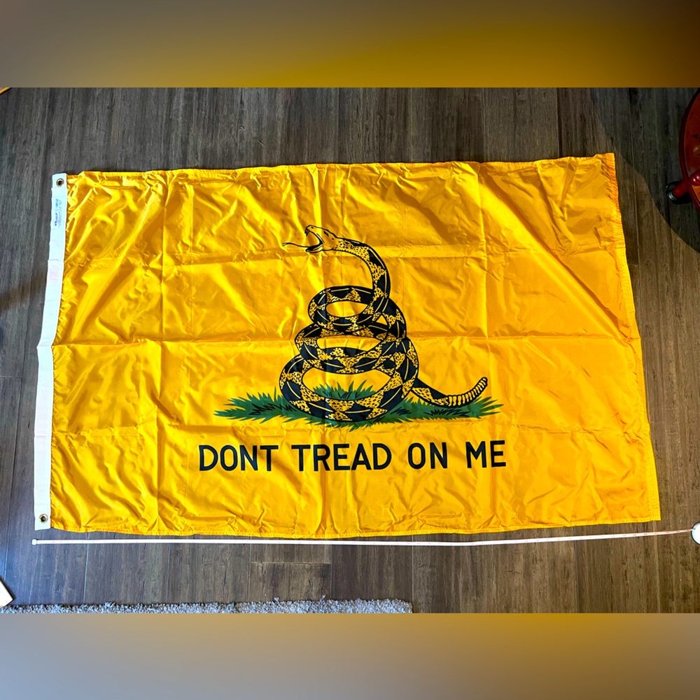 New in box Don’t Tread on Me Gadsden yellow Nylon rattlesnake USA flag 3x5